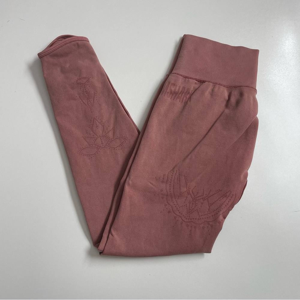 Gymshark Leggings Cropped Compression Back Tattoo Ethnic Detail Pink Red